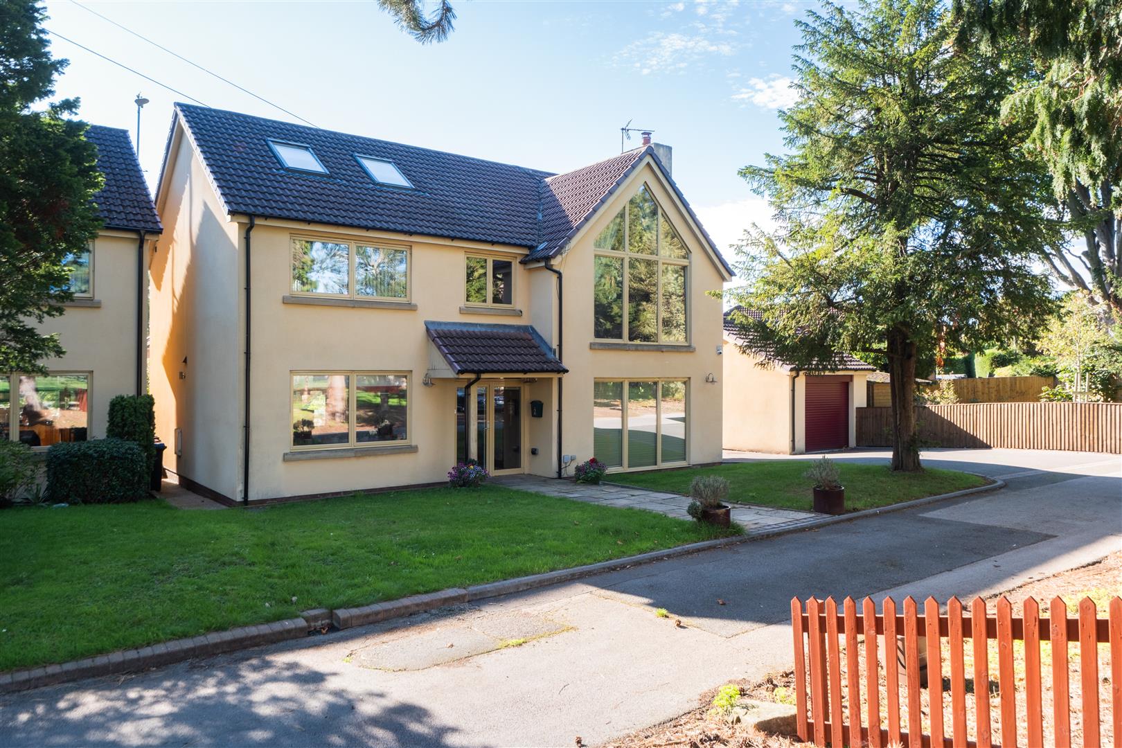 5 bedroom  Detached House for Sale in Hartford